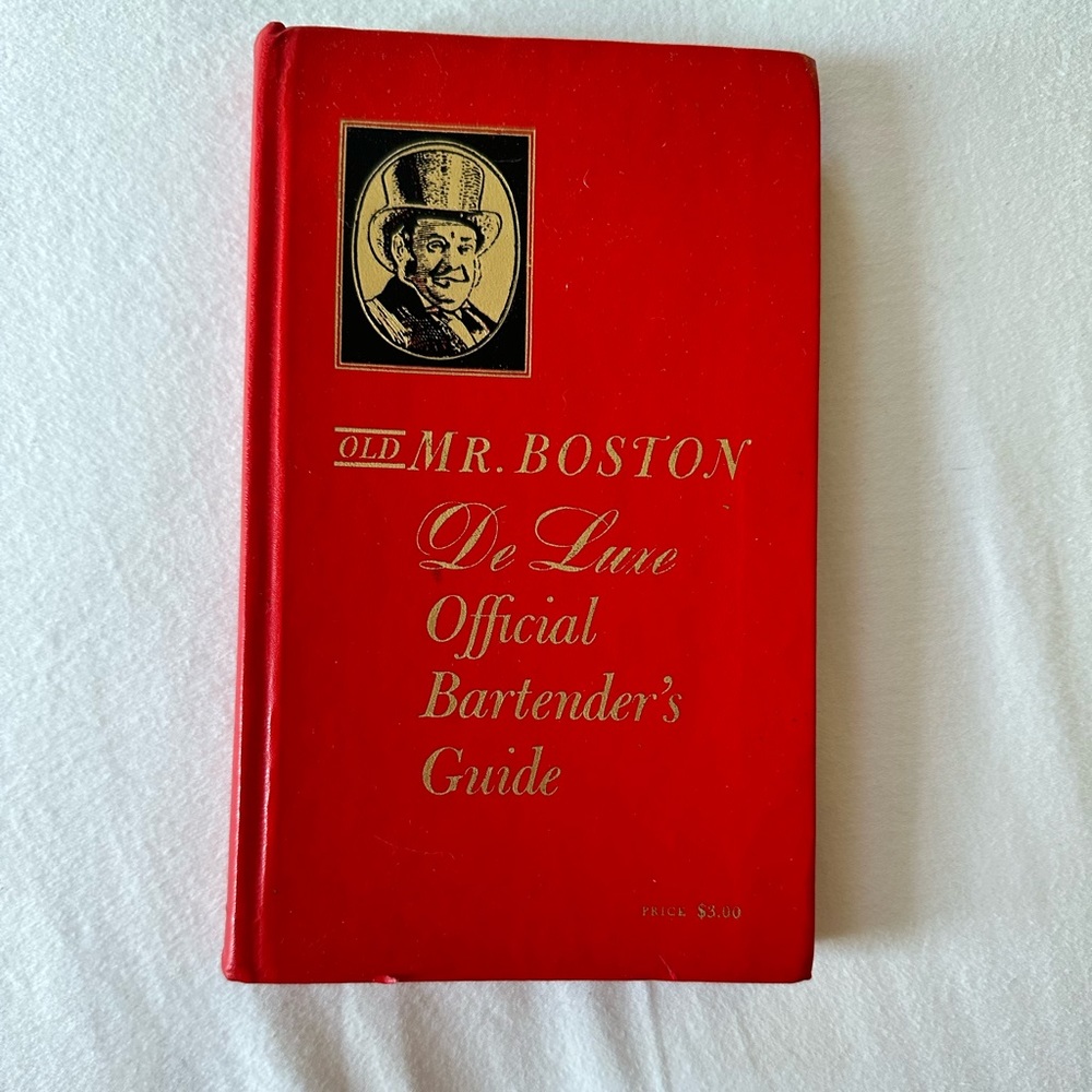 Vintage Old Mr. Boston De Luxe Official Bartender’s Guide, 17th Edition, 1961